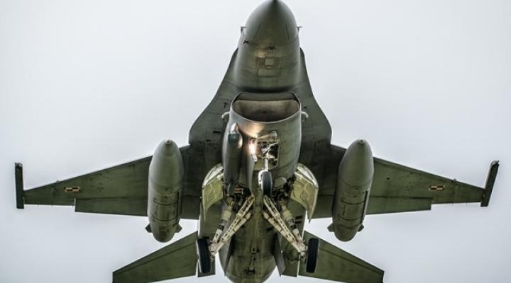 F-16 (fot. st. chor. sztab. Adam Roik, st. chor. mar. Arkadiusz Dwulatek / Combat Camera DORSZ)