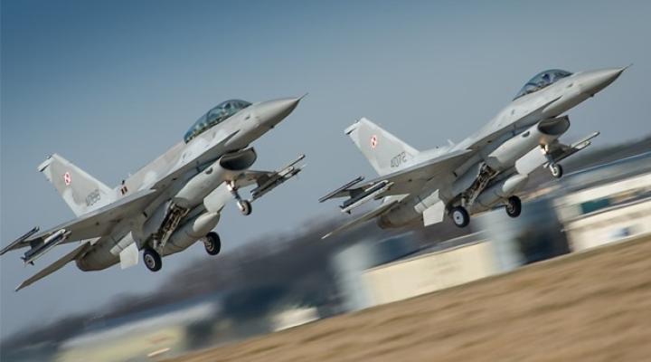 Start pary polskich F-16