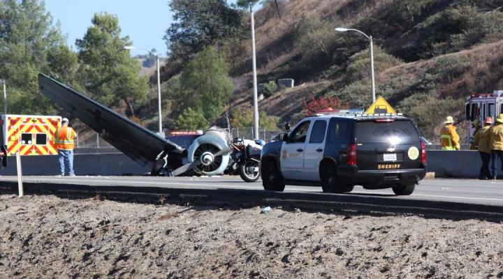 Wypadek samolotu na autostradzie w Los Angeles, fot. indystar.com