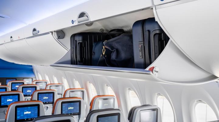 Schowek na bagaż kabinowy w A320 Jet Blue, fot. avweb