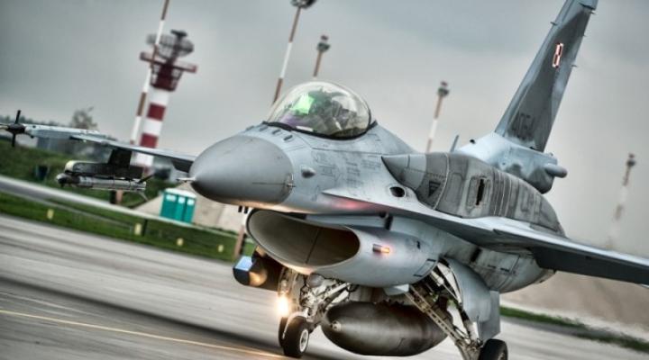 Samolot F-16 (fot. st. chor. mar. Arkadiusz Dwulatek/ Combat Camera DORSZ)