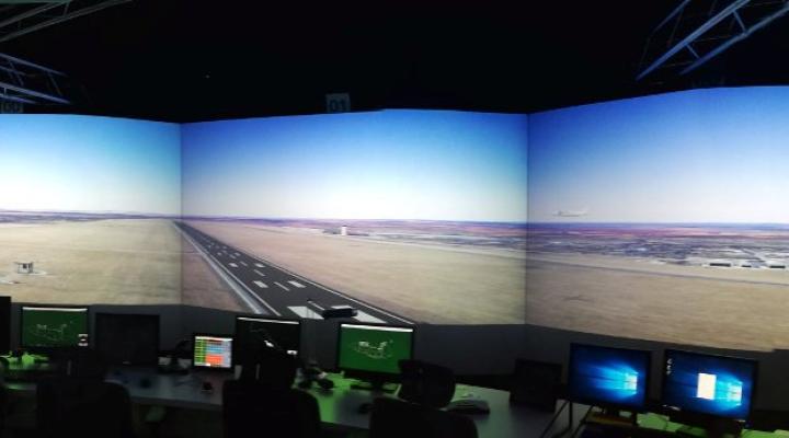 Symulator wieży kontroli lotniska (fot. PAŻP)
