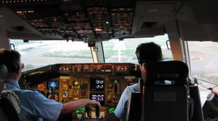 Kabina samolotu Boeing 767 (fot. video.banzaj.pl)