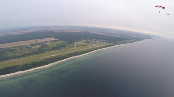 Skoki nad morzem w Bagiczu k/Kołobrzegu, fot. PKBWL