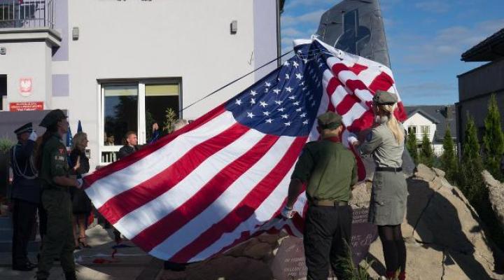 Odsłonięcie pomnika ku czci amerykańskich pilotów w Nasielsku (fot. sierż. Piotr Gubernat, Adam Kownacki)
