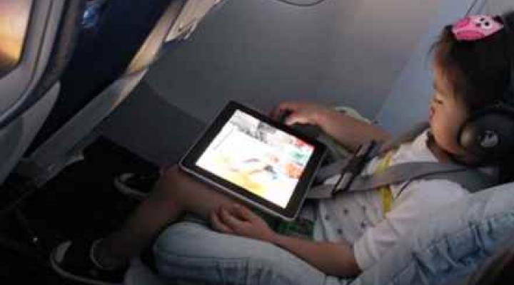 Używanie tabletów na pokładzie samolotu