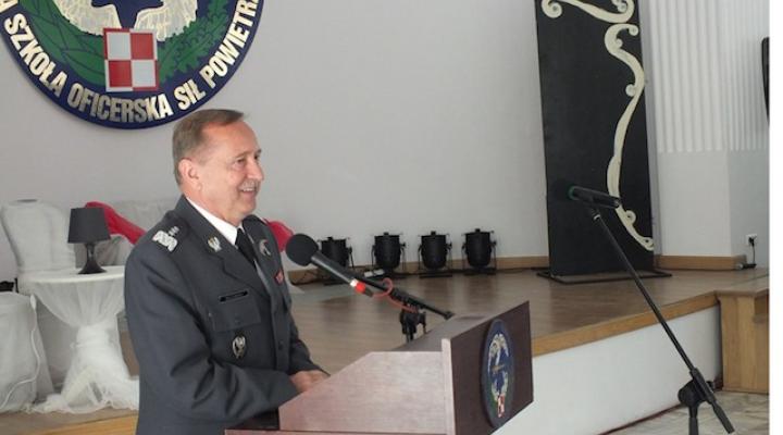 Generał broni pilot Lech Majewski podczas uroczystości z okazji 88-lecia Szkoły Orląt