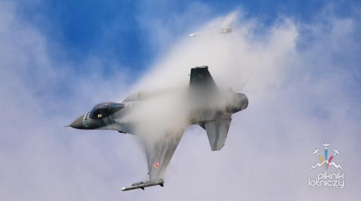 F-16 (fot. pikniknowotarski.pl)