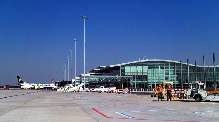 Płyta i terminal lotniska we Wrocławiu 