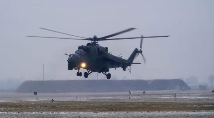 Śmigłowiec Mi-24 należący do 56 Bazy Wojskowej, polska-zbrojna