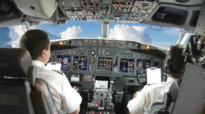 Kokpit samolotu pasażerskiego