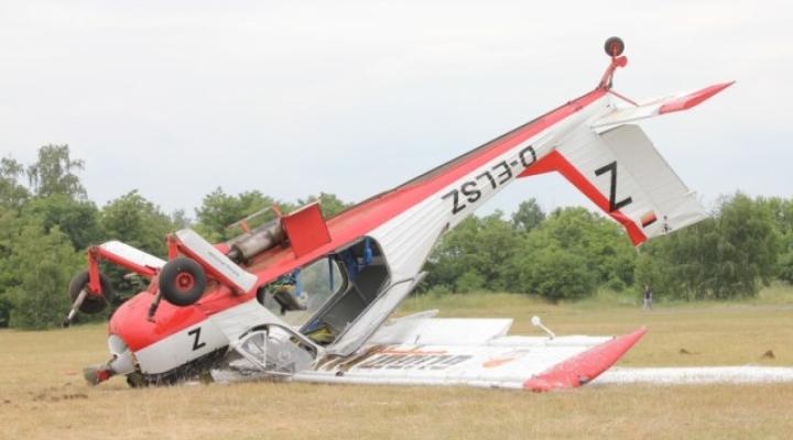 Wypadek Wilgi na lotnisku w Lesznie (fot. KM PSP w Lesznie)