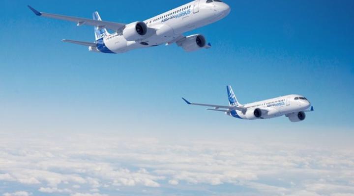 A220-100 oraz A220-300 w locie (fot. Airbus)