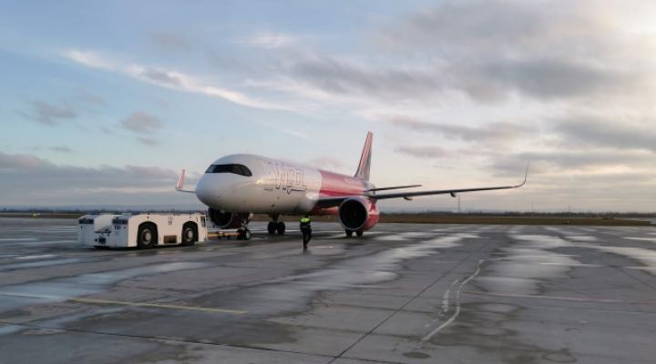 A320-271N należący do Wizz Air na płycie lotniska w Rzeszowie (fot. Port Lotniczy Rzeszów-Jasionka)