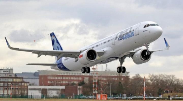 A321neo po raz pierwszy wzbił się w niebo (fot. Airbus)