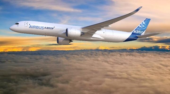 A350F w locie nad chmurami (fot. Airbus)