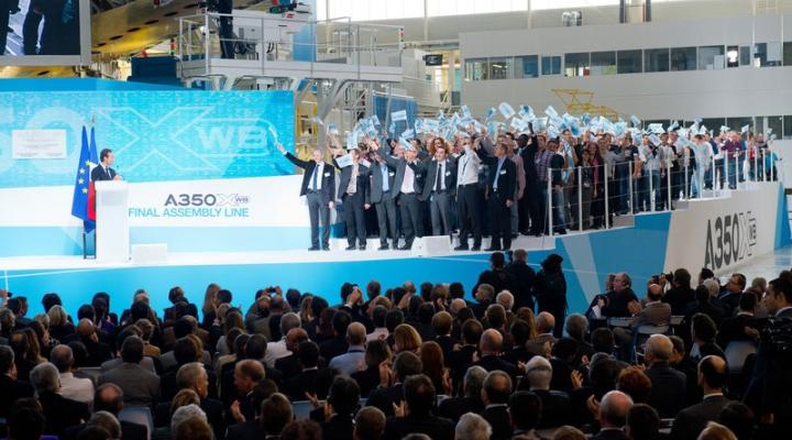 Premier Francji uroczyście otworzył w Tuluzie linię montażu końcowego A350 XWB
