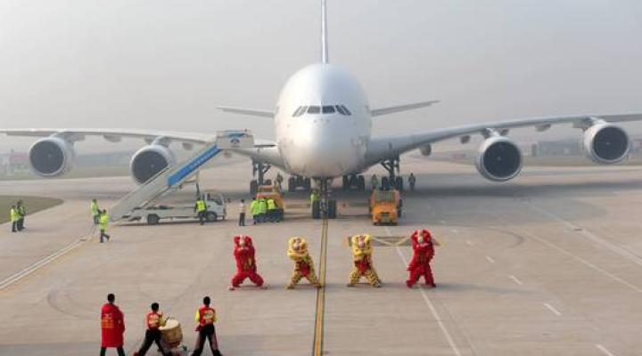 A380 przybył do Tianjin w Chinach