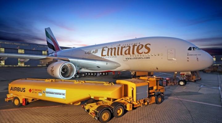 A380 - MSN A6-EVL należący do Emirates - obsługa - tankowanie (fot. Emirates)