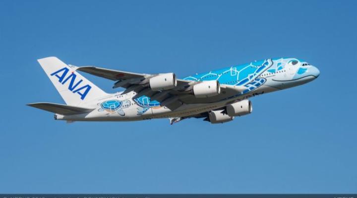 A380 należący do linii lotniczych ANA w locie (fot. Airbus)