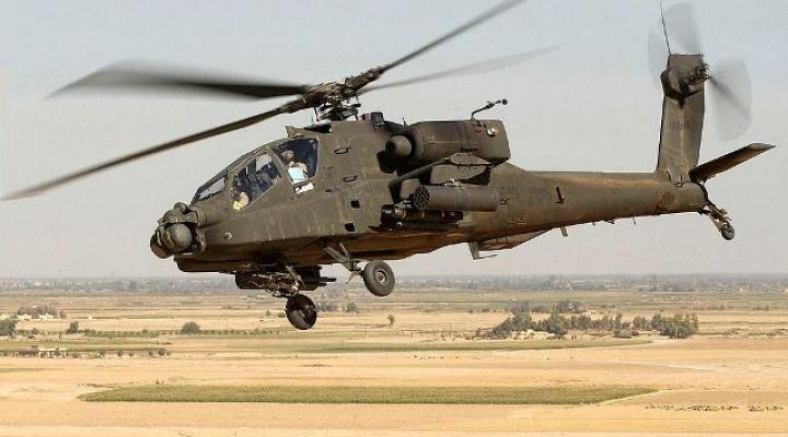 AH-64 Apache (fot. Tech. Sgt. Andy Dunaway, U.S. Army/Domena publiczna/Wikimedia Commons)