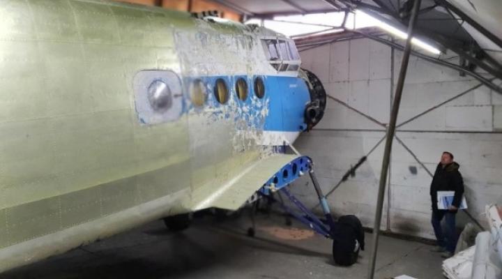 An-2 należący do Aeroklubu Świdnik podczas remontu (fot. swidnik.pl)