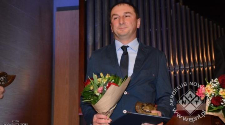 Arkadiusz Morawski uhonorowany Medalem Zasłużony dla Sportu za lotnicze osiągnięcia (fot. Szymon Pyzowski)