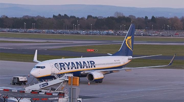 B738 Ryanair na lotnisku Stansted, fot. Stansted Airport