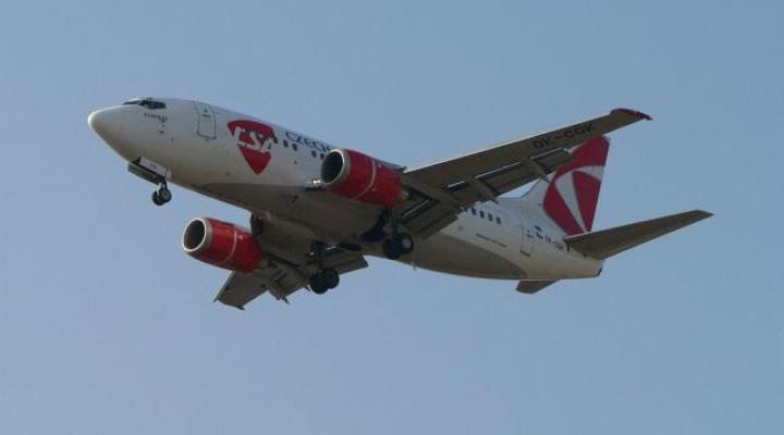 Boeing 737-500 w barwach CSA (fot. pl.wikipedia.org)