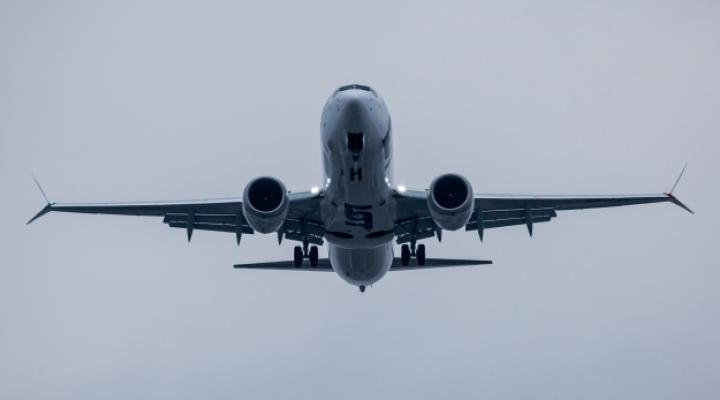 Boeing 737 MAX 8 (SP-LVA) LOT-u z logo na brzuchu (fot. Aneta Gala)