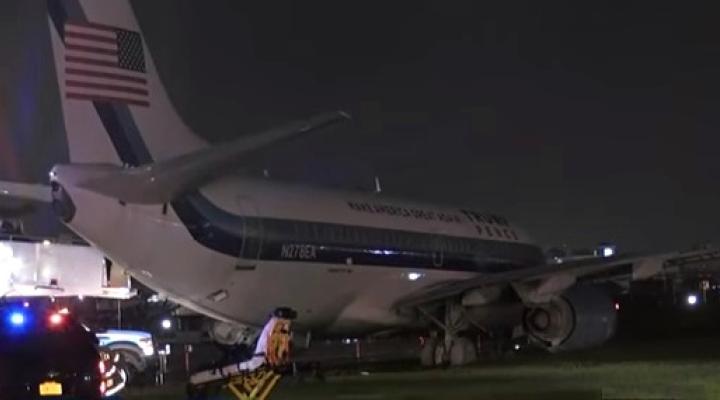 Boeing 737 wypadł z pasa na lotnisku w Nowym Jorku (fot. kadr z filmu CBSDFW na youtube.com)