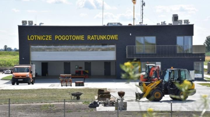 Budowa bazy Lotniczego Pogotowia Ratunkowego w Świdniku dobiega końca (fot. swidnik.pl)