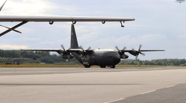 C-130E Hercules na oksywskim lotnisku (fot. kmdr ppor. Marcin Braszak)