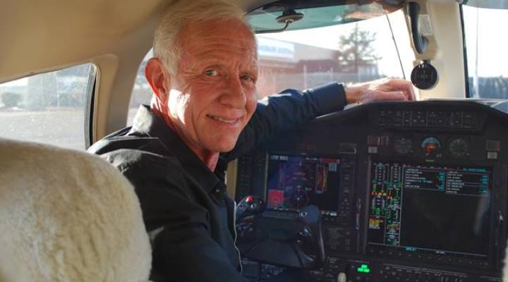 Chesley "Sully" Sullenberger za sterami samolotu (fot. Captain C.B. Sully Sullenberger/FB)