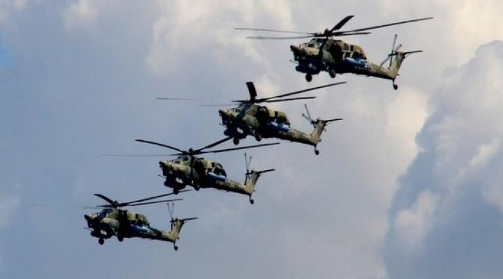 Cztery śmigłowce Mi-28H w locie (fot. Ministerstwo Obrony Rosji)