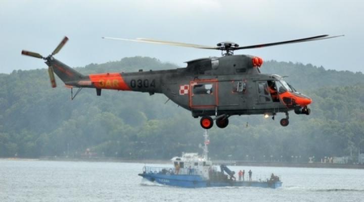 W-3WARM podczas akcji pomocy żeglarzowi (fot. blmw.wp.mil.pl)