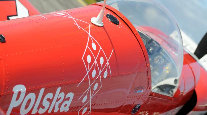 dedykowane logo Polski na samolotach Grupy Żelazny 