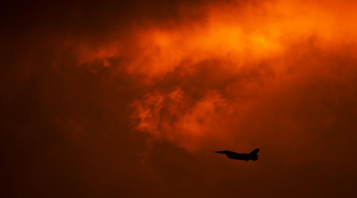 F-16 na tle nieba,  foto: Marta HOLKA/SPFL "Air Action"