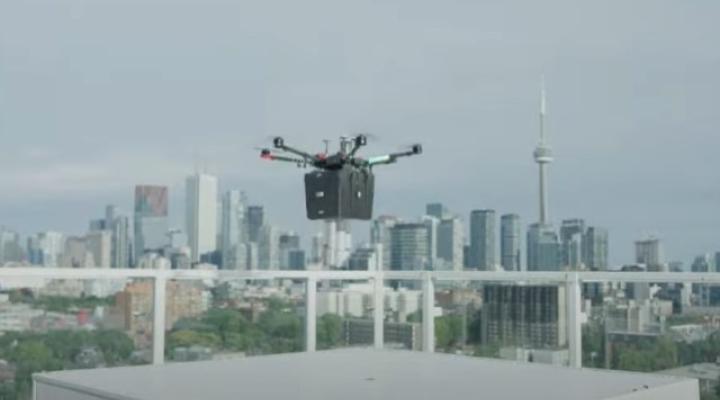 Dron przetransportował płuca do transplantacji w Toronto (fot. kadr z filmu na youtube.com)