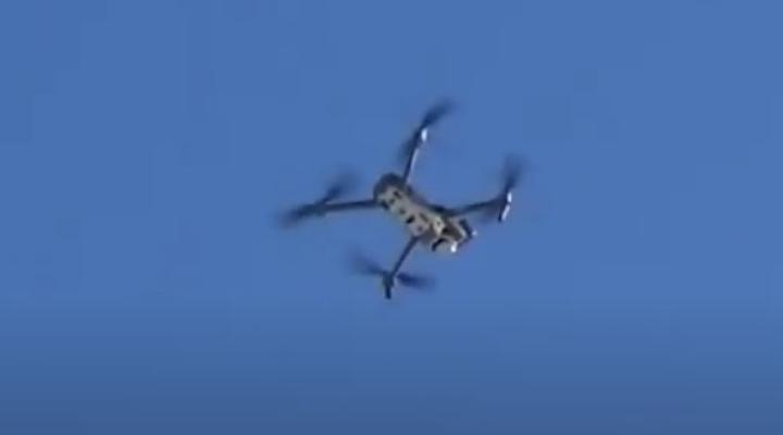 Dron w locie - widok z dołu (fot. KWP Olsztyn)