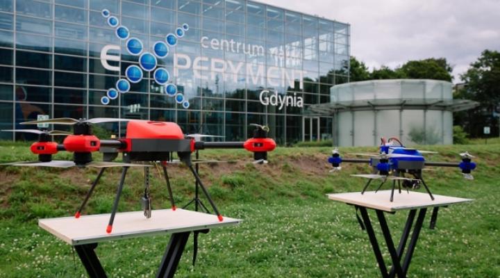 Drony firmy Pelixar zaprezentowane w gdyńskim Pomorskim Parku Naukowo-Technologicznym (fot. Krystian Maj/KPRM)