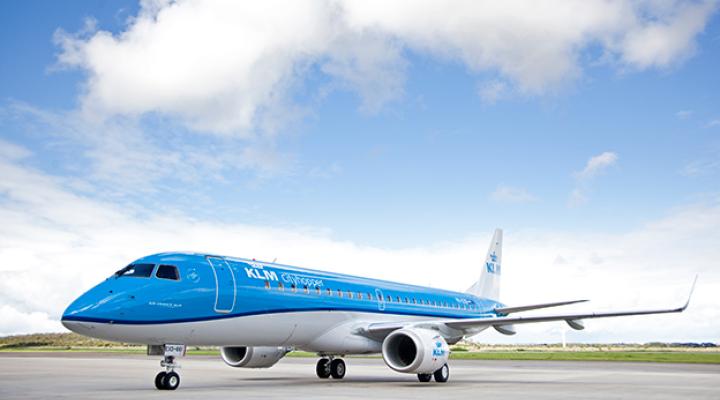 Emb175 należący do linii KLM, fot. bluebiz