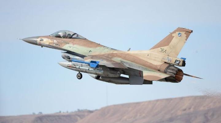 F-16C Barak Izraelskich Sił Zbrojnych (fot. U.S. Air Force/Master Sgt. Lee Osberry/Domena publiczna/Wikimedia Commons)