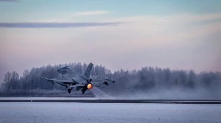 F-16 - start zimą (fot. kpt. Robert Filipczuk, Sztab Generalny WP)