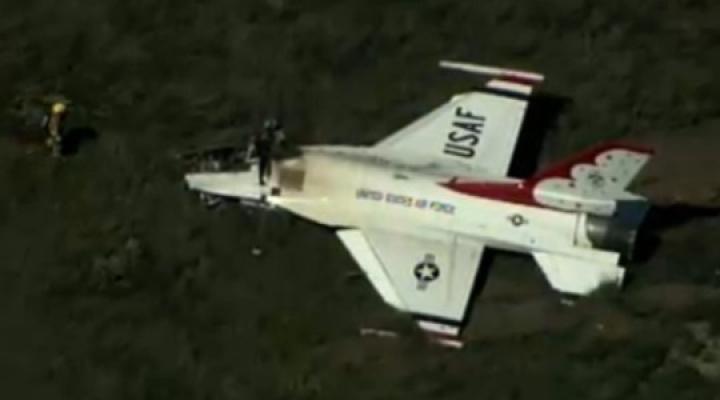 F-16 rozbił sie niedaleko Peterson Air Force Base (fot. Screengrab KRDO NewsChannel 13 livestream)
