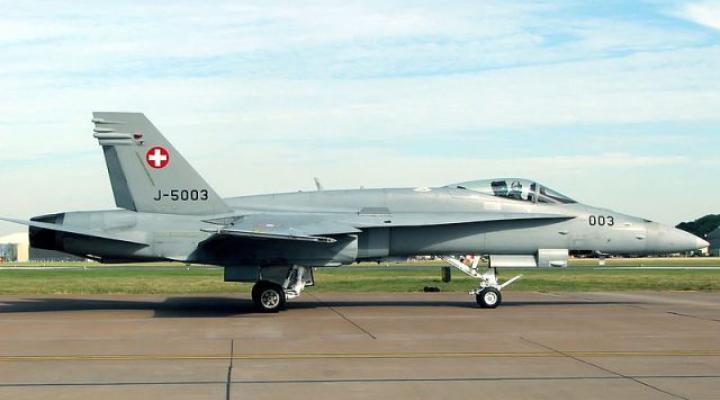 F/A-18C Hornet należący do Szwaicarskich Sił Powietrznych (fot. Arpingstone/Domena publiczna/Wikimedia Commons)