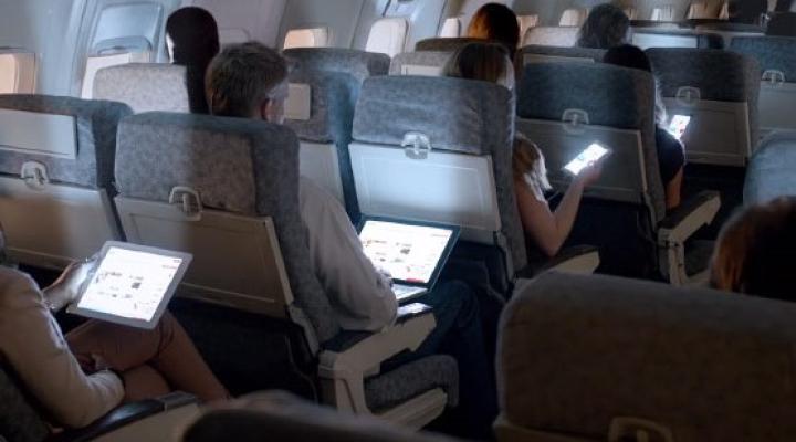 Urządzenia elektroniczne na pokładzie samolotu