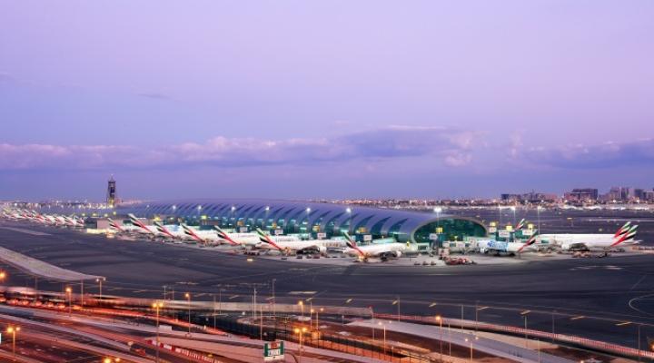 Flota samolotów należących do linii Emirates na lotnisku w Dubaju (fot. Emirates)