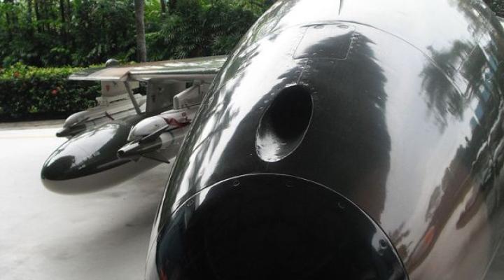 Fotokarabin zamontowany na nosie samolotu Hawker Hunter (fot. Dave1185 (praca własna)/CC BY 3.0/Wikimedia Commons)