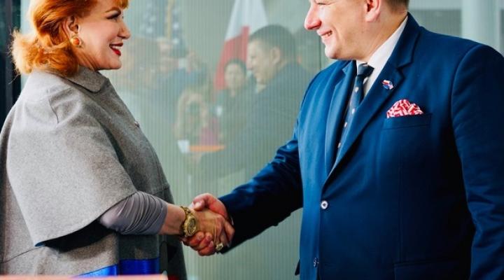 Georgette Mosbacher, ambasador USA w Polsce i Rafał Milczarski, Prezes PLL LOT (fot. US Embassy Warsaw/Twitter)